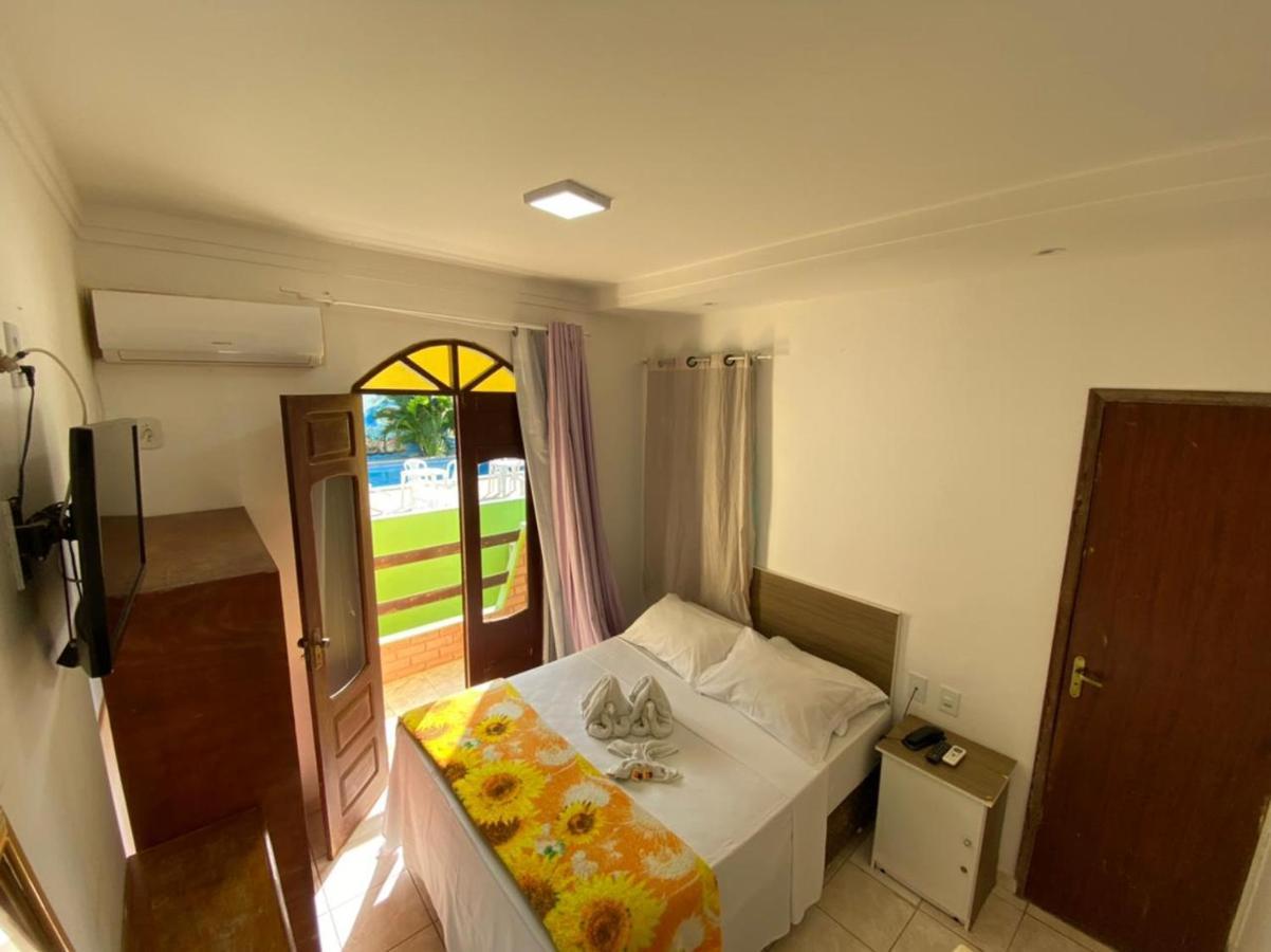 Quarto Duplo com Cama de Casal e Varanda