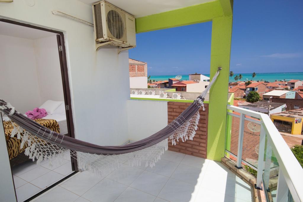 Apartamento com Varanda de Frente ou Lateral